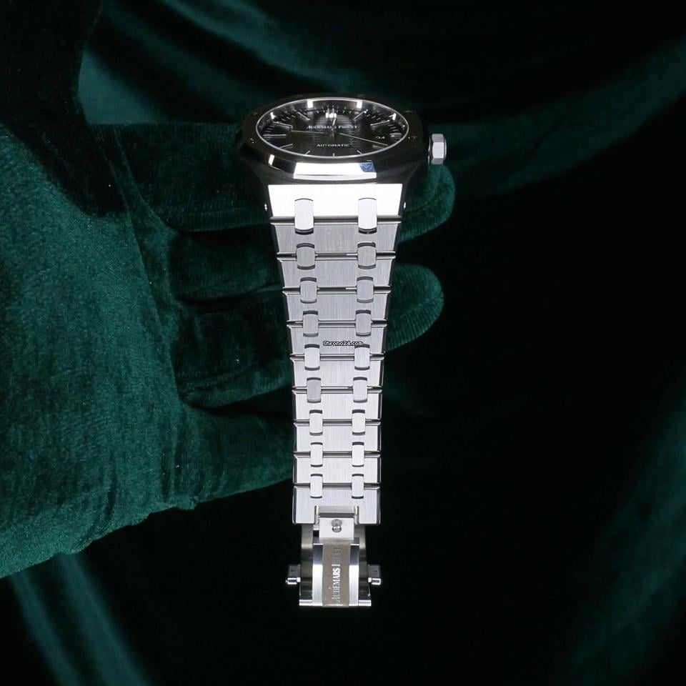 ساعة Audemars Piguet ميناء اسود 