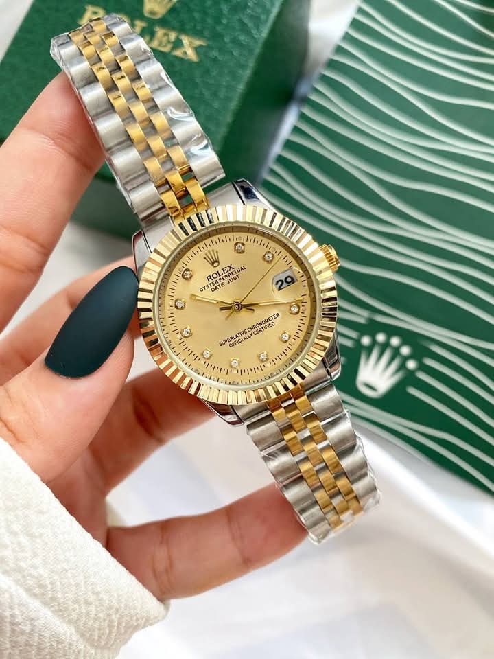 ساعة Rolex Lady-Datejust  شروط لون سيلفر_جولد ميناء سيلفر و اسود وجولد