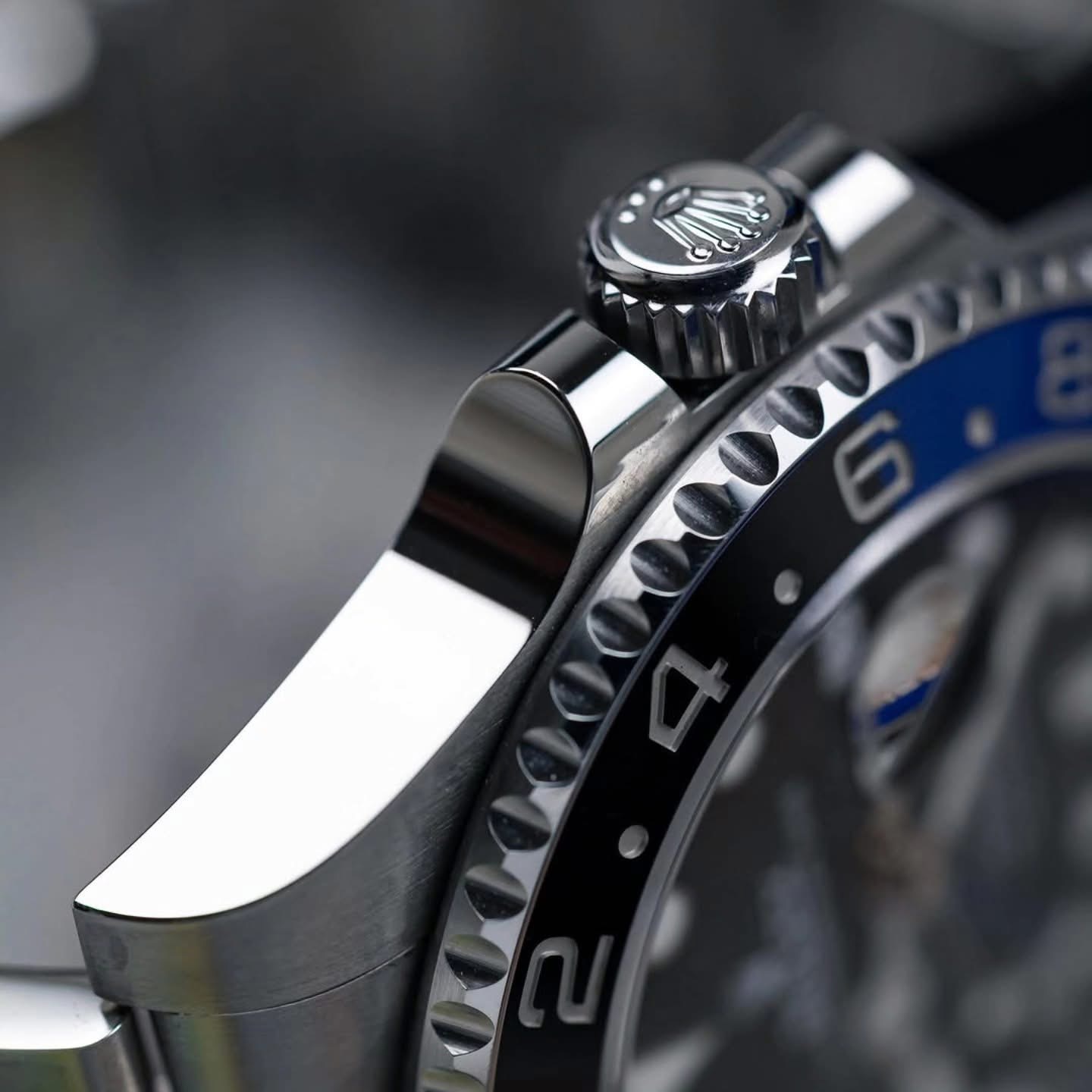 ساعة Rolex Submariner اوستيك سليڤر مينا اسود اطار اسود في ازرق