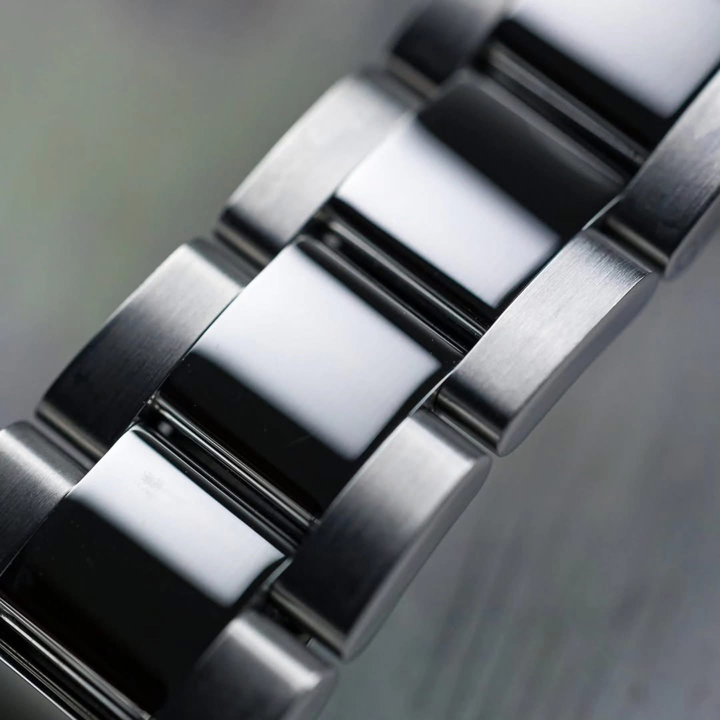 ساعة Rolex Submariner اوستيك سليڤر مينا اسود اطار اسود في ازرق