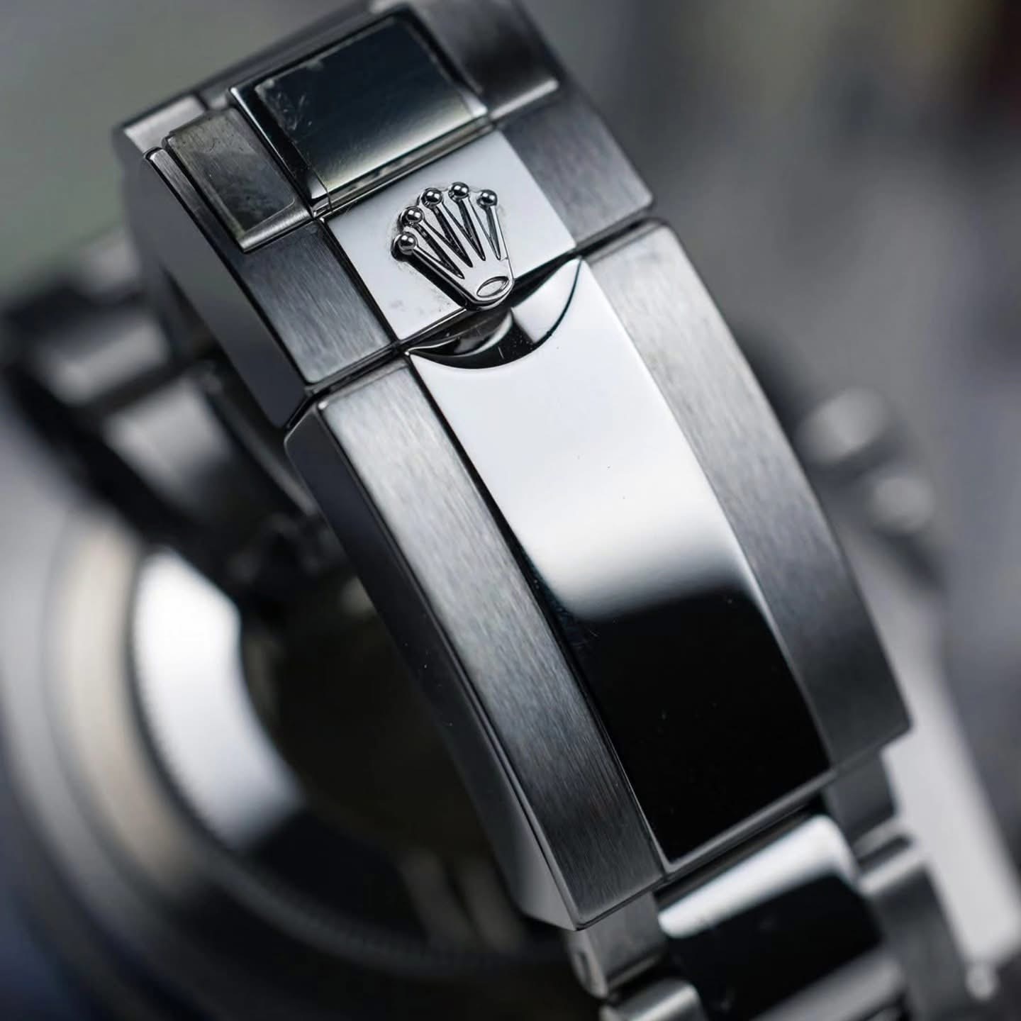 ساعة Rolex Submariner اوستيك سليڤر مينا اسود اطار اسود في ازرق