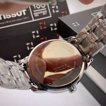 ساعة Tissot Stainless Steel Day-Date لون سيلفر ومطعم ميناء اسود وابيض