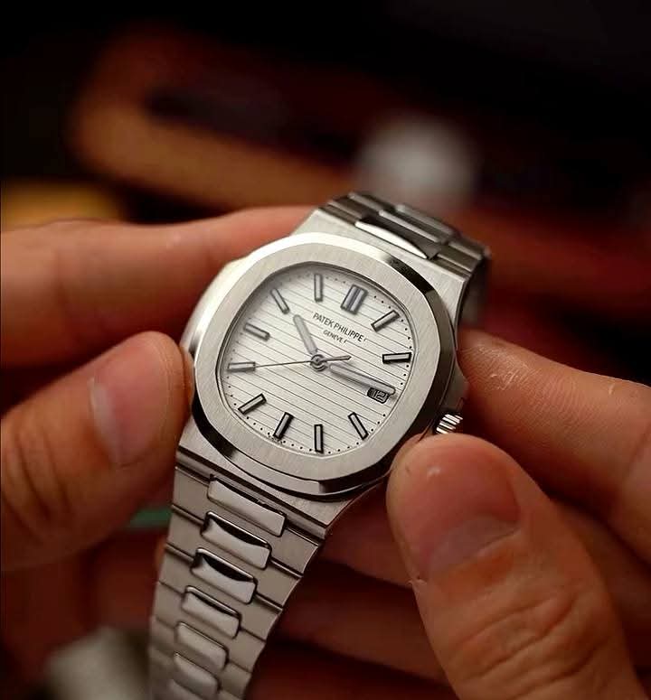 ساعة Patek Philippel – Exhibition Back Style لون سيلفر ميناء ابيض ظهر شفاف