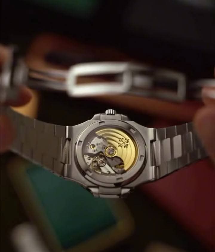 ساعة Patek Philippel – Exhibition Back Style لون سيلفر ميناء ابيض ظهر شفاف