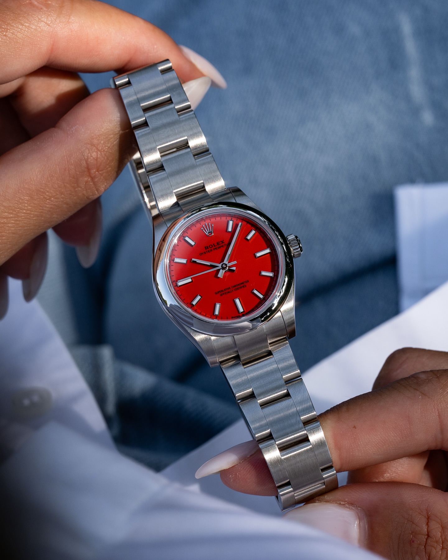 ساعة Rolex Classic لون احمر