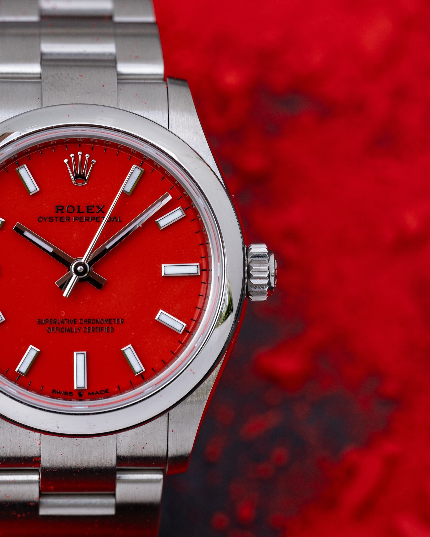 ساعة Rolex Classic لون احمر