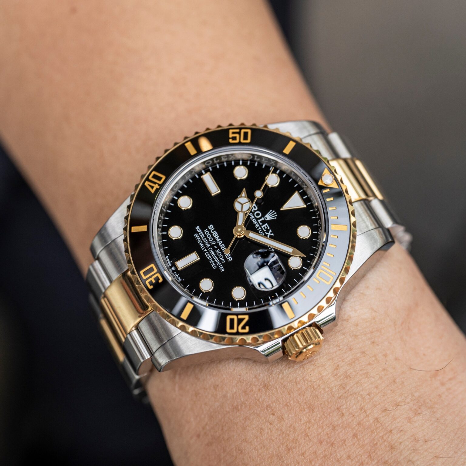 ساعة Rolex Submariner سيلفر في جولد ميناء اسود