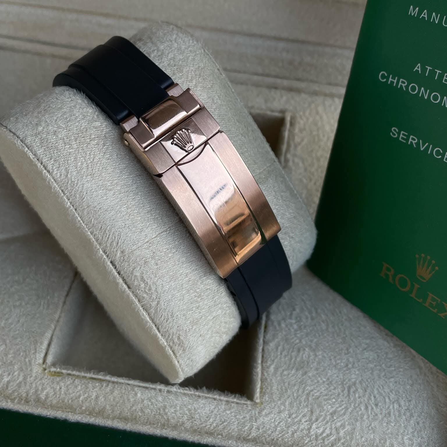 ساعة Rolex Daytona Rubber Strap عدادات شغالة ميناء سيلفر