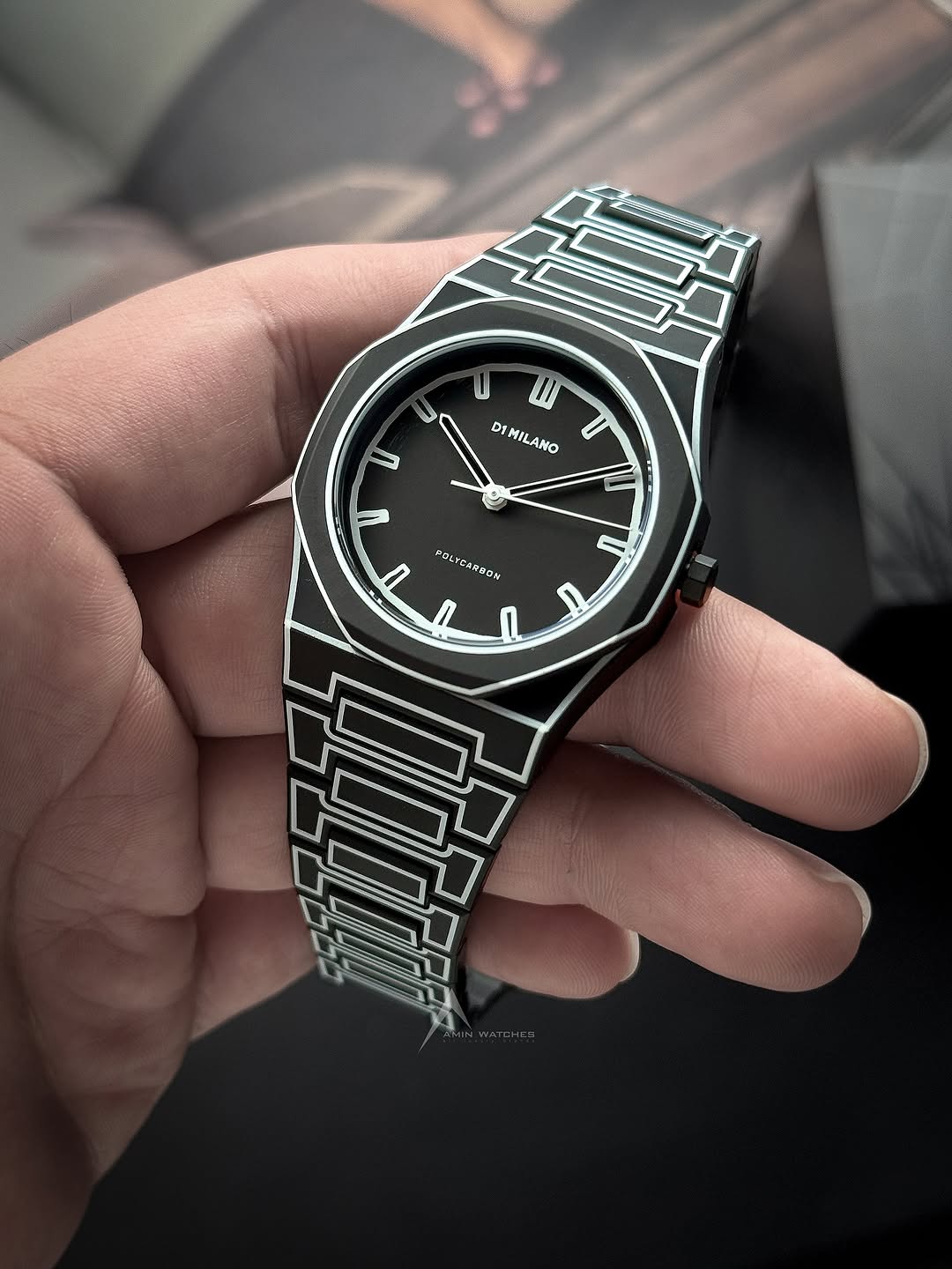 ساعة Carbon fiber اللون الاسود خطوط بيضاء _ offer + جهاز ظبط الستراب