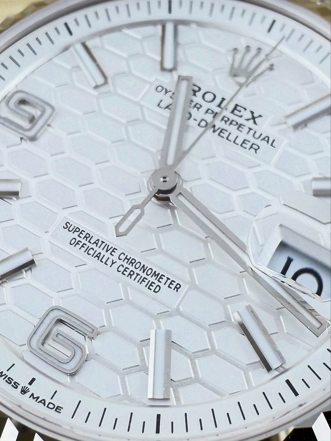 ساعة Rolex-Style Land Dollar Silver لون سيلفر مينا ابيض وسماوي _حركة سحاب ظهر شفاف