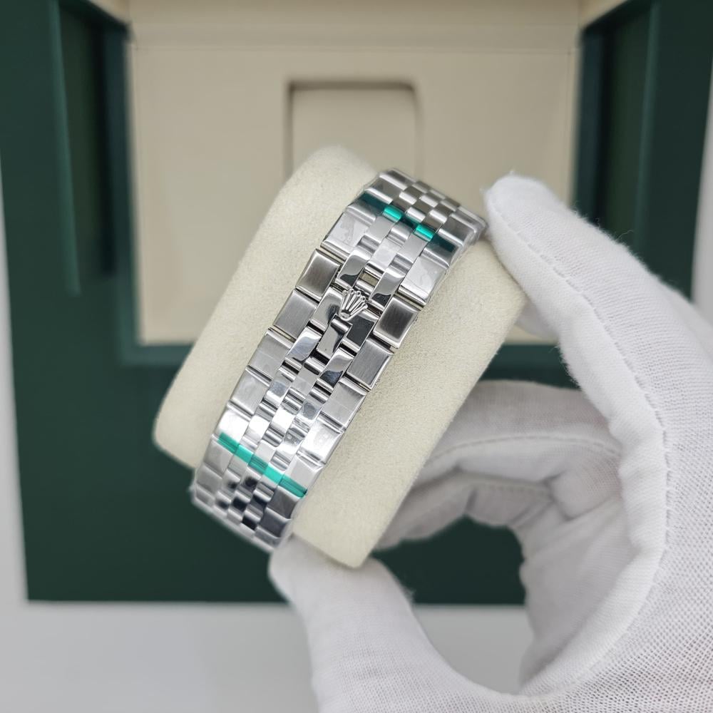ساعة Rolex-Style Land Dollar Silver لون سيلفر مينا ابيض وسماوي _حركة سحاب ظهر شفاف