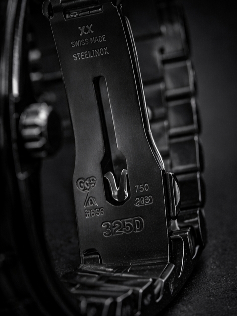 ساعة Rolex Classic All-Black لون اسود بالكامل 
