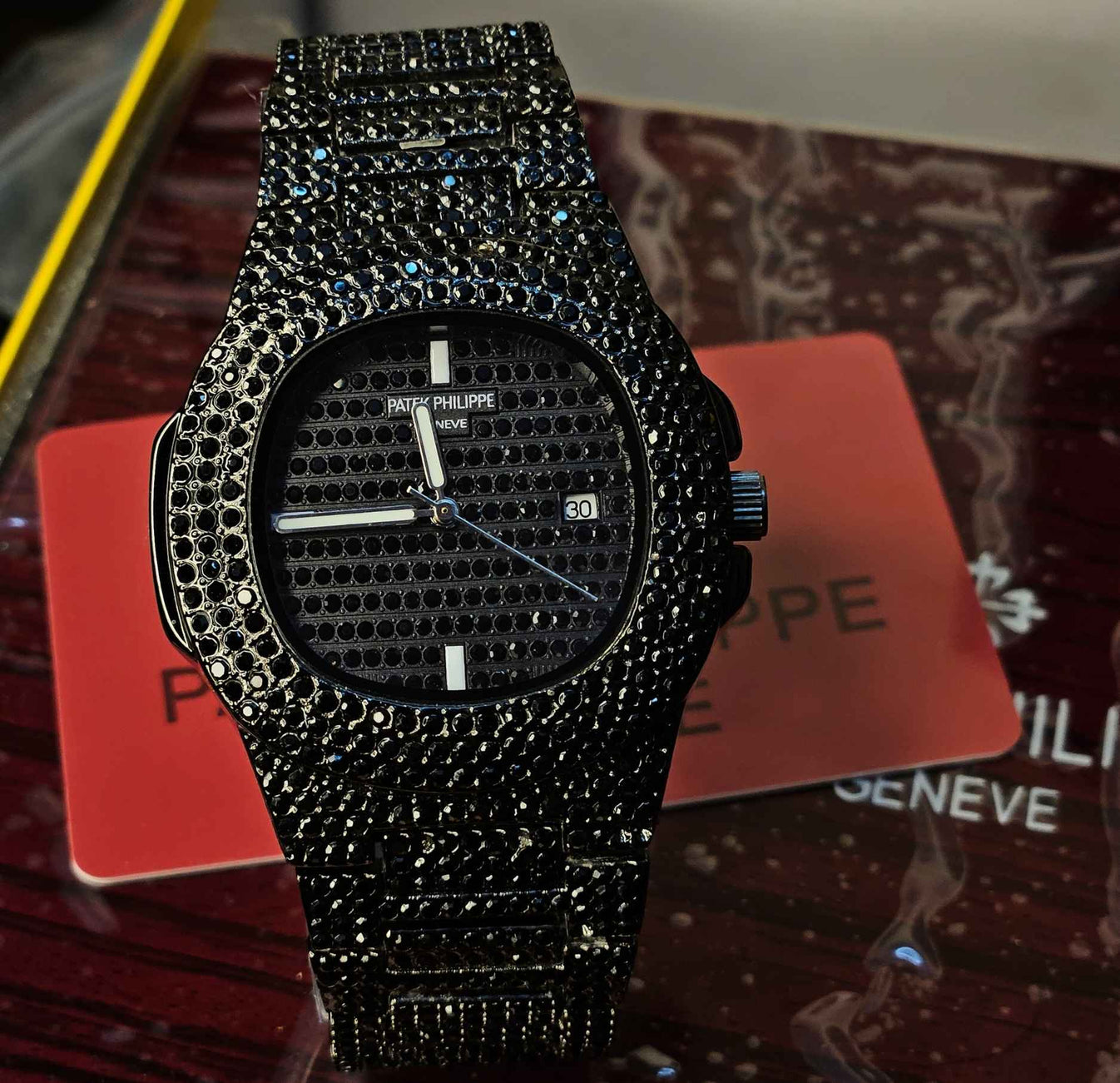 ساعة Patek Philippe Full Stones فصوص بالكامل لون اسود 