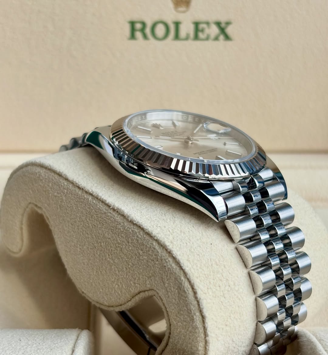 ساعة Rolex Datejust Men’s Watch شروط من الداخل سيلفر_مينا اسود وازرق واخضر وسيلفر _ ظهر شفاف