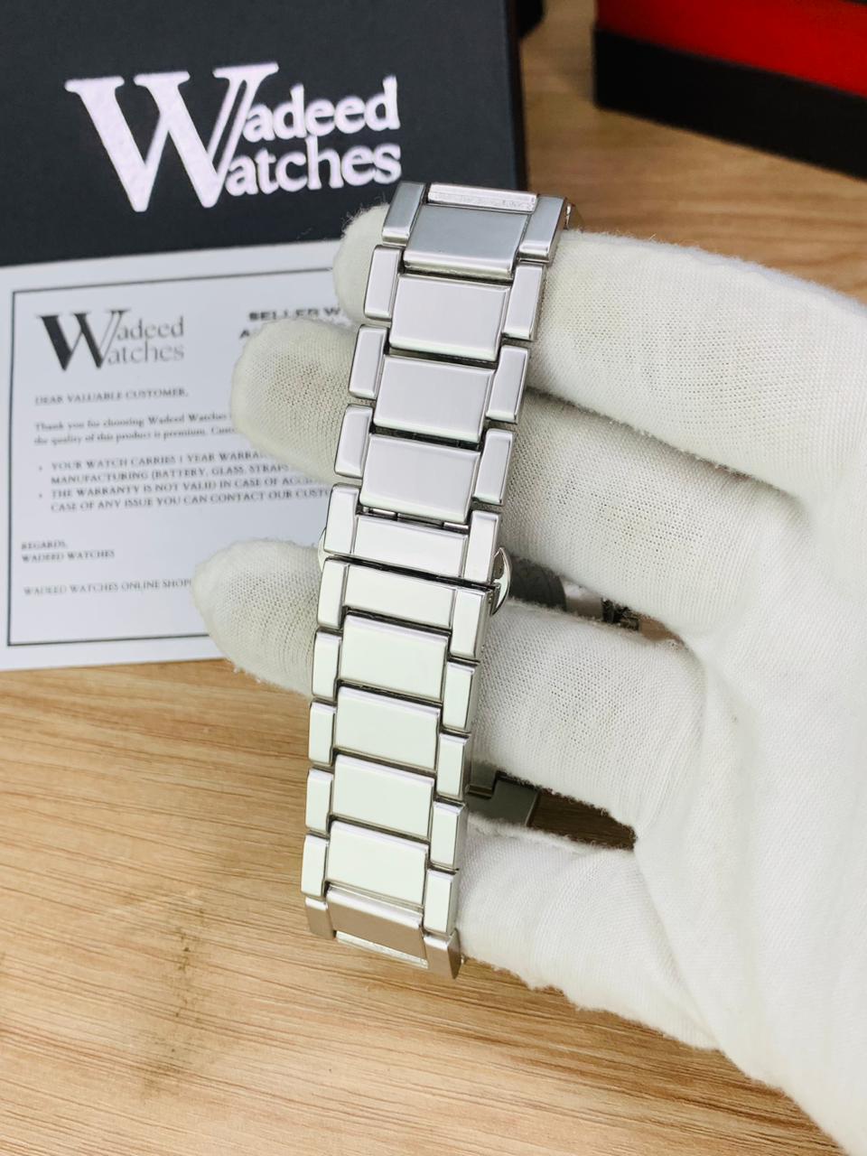 ساعة Hublot Metal  – Round Bezel لون سيلفر بالكامل