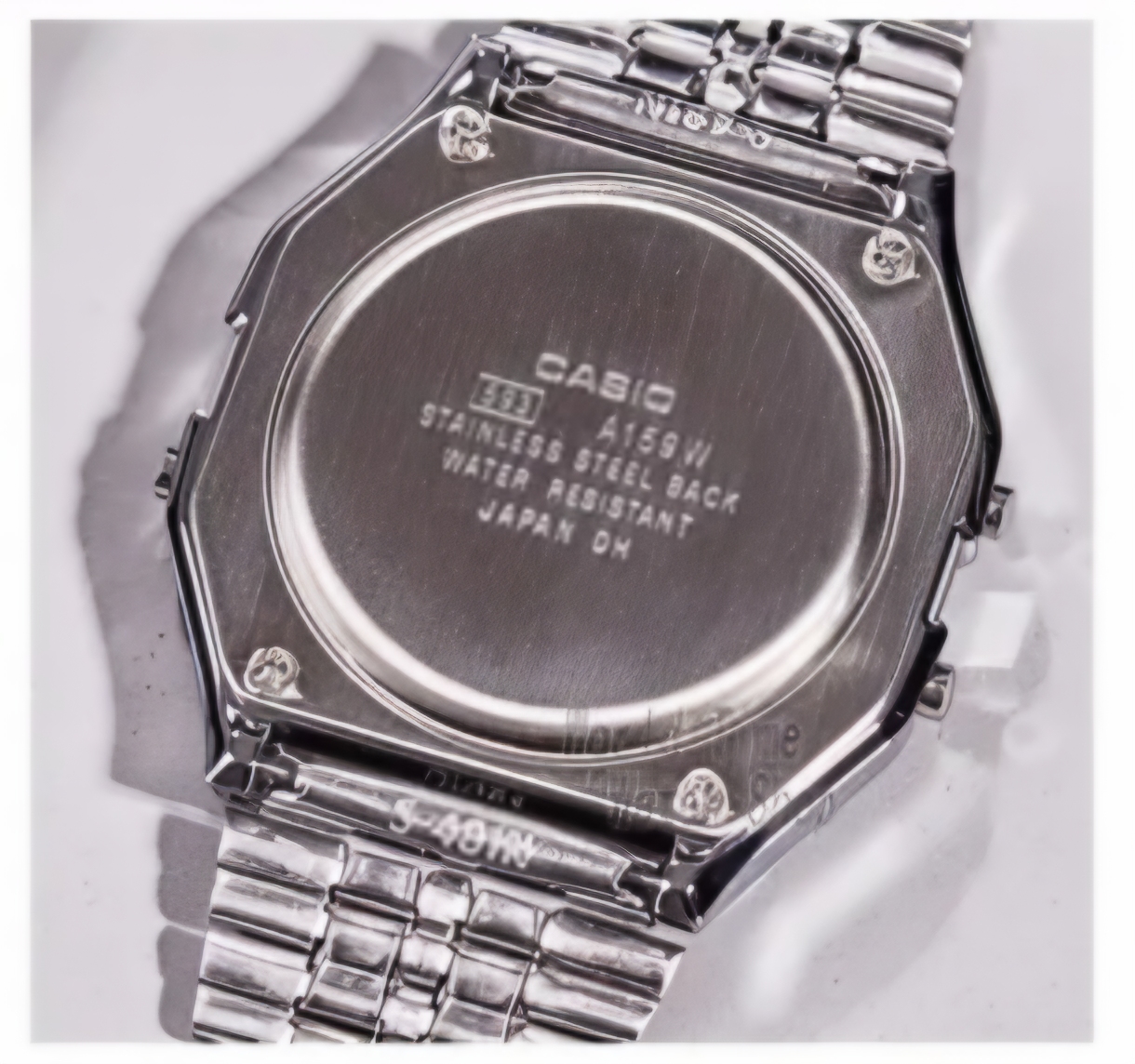 ساعة Casio Digital Waterproof رقمية ضد الماء لون سيلفر 