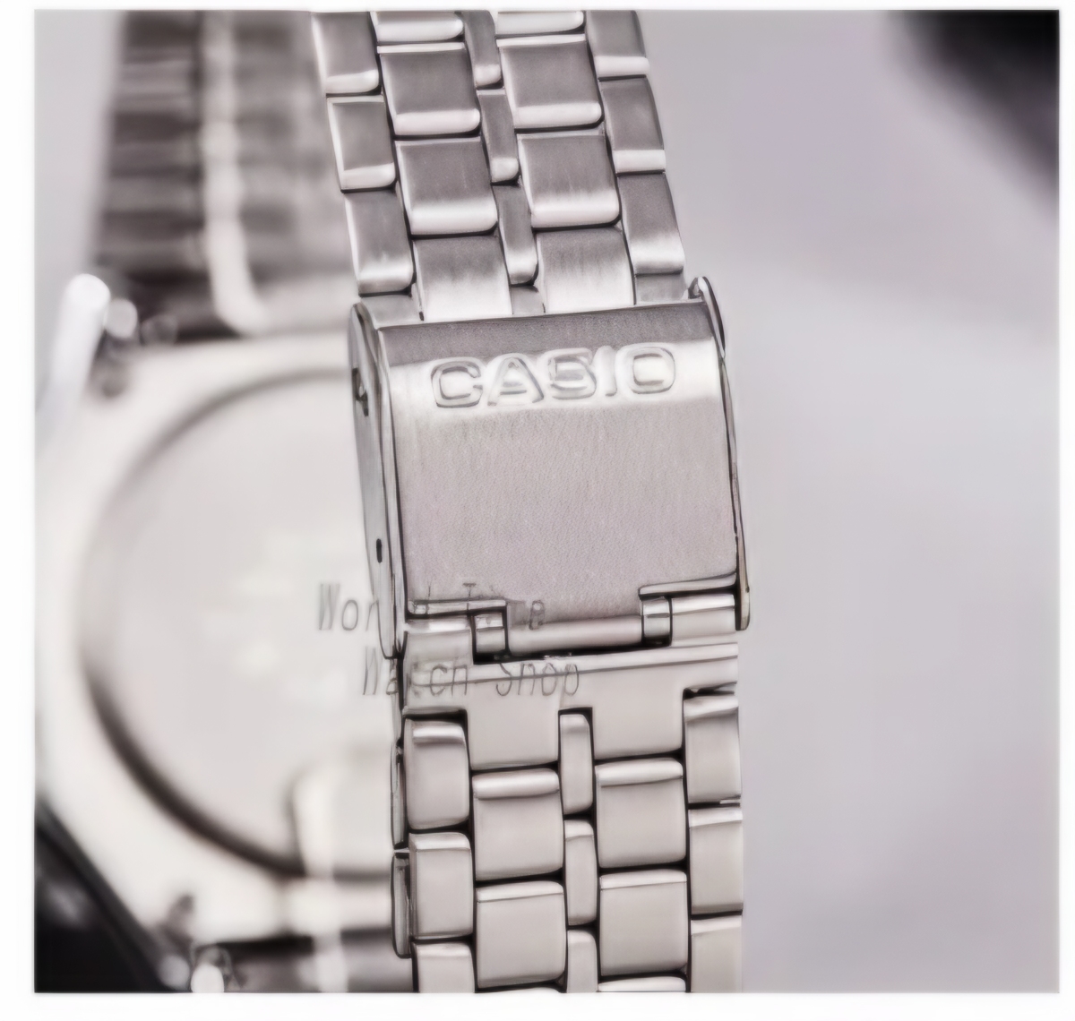 ساعة Casio Digital Waterproof رقمية ضد الماء لون سيلفر 