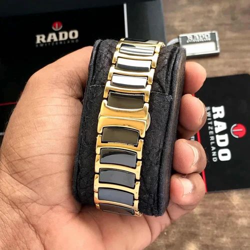 ساعة Rado Black & Gold Classic لون اسود مطعم دهبي