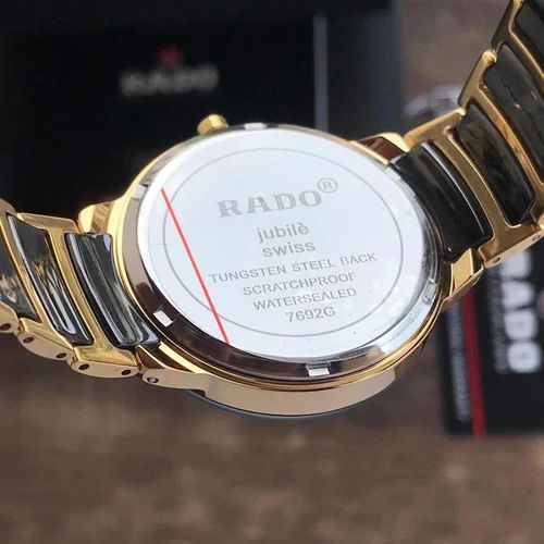 ساعة Rado Black & Gold Classic لون اسود مطعم دهبي