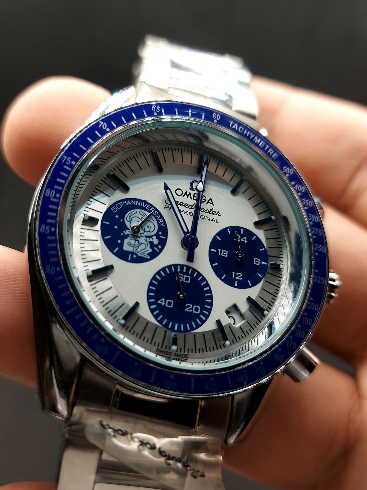 ساعة Omega Chronograph Watch عدادات تعمل لون سيلفر ميناء ابيض في ازرق