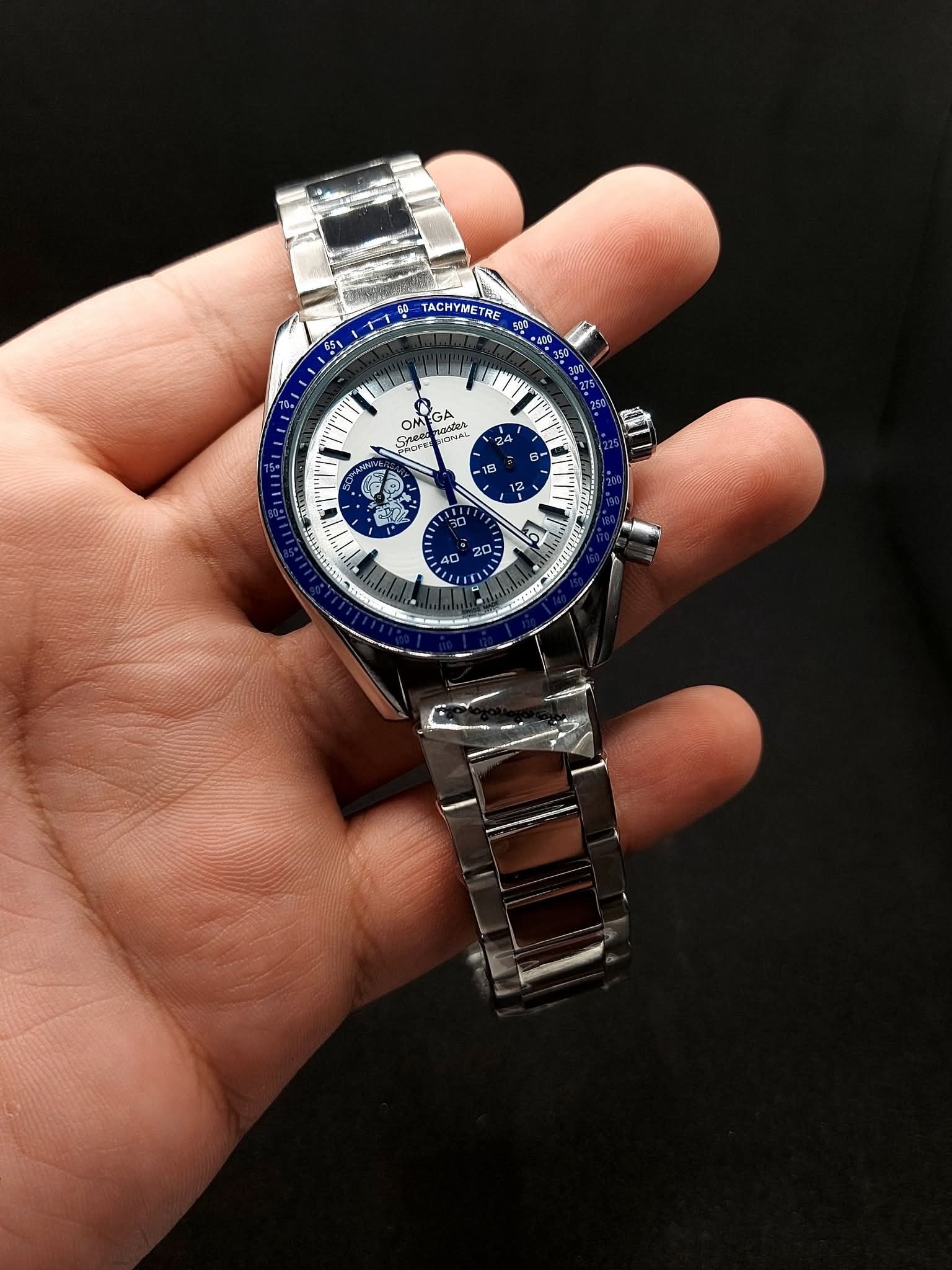ساعة Omega Chronograph Watch عدادات تعمل لون سيلفر ميناء ابيض في ازرق