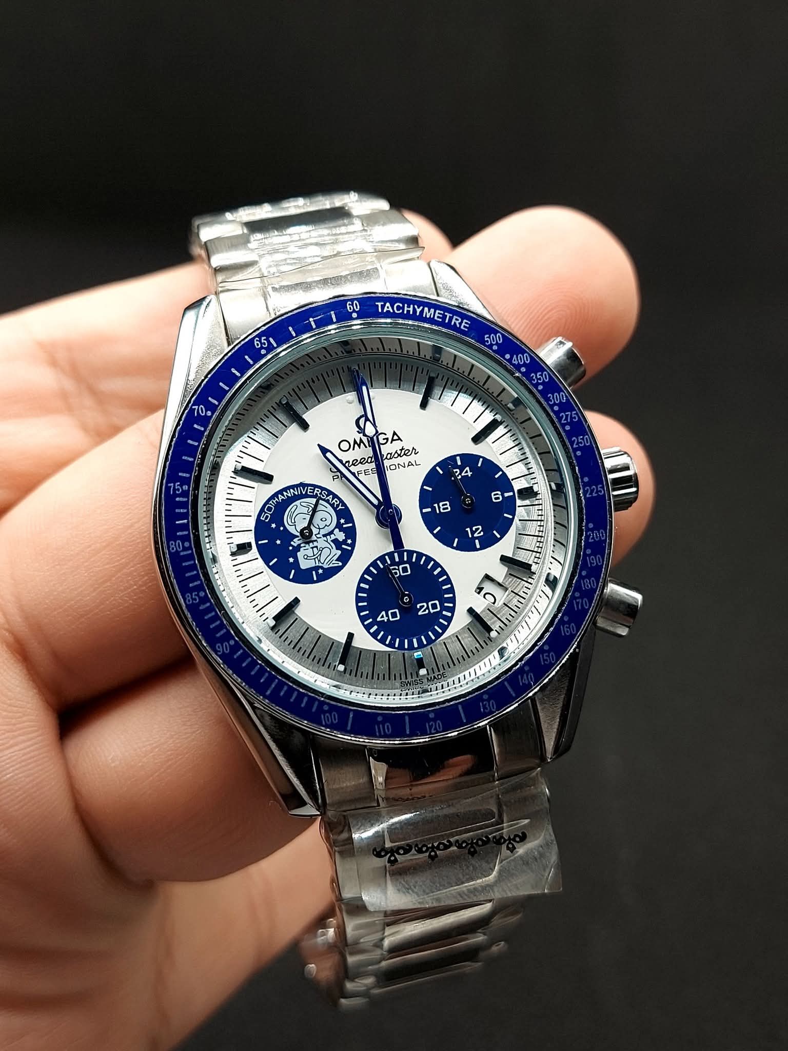 ساعة Omega Chronograph Watch عدادات تعمل لون سيلفر ميناء ابيض في ازرق