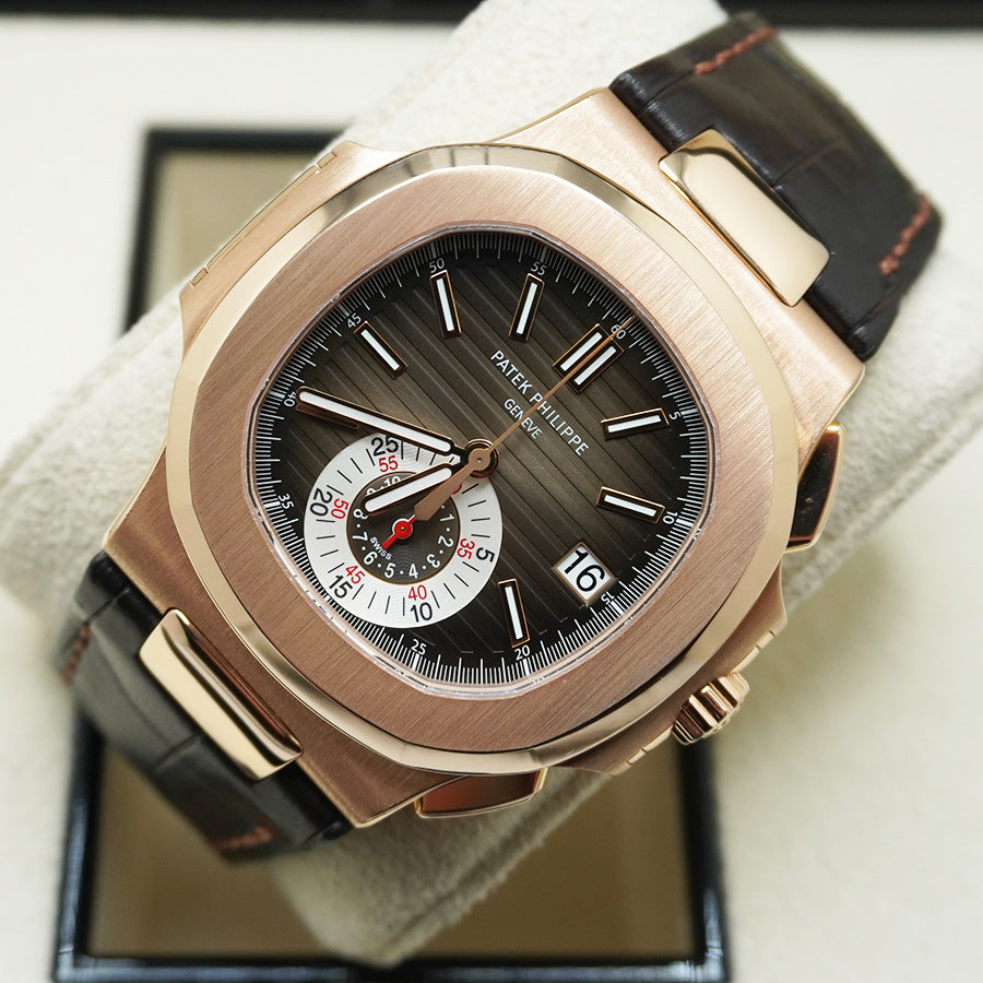 ساعة Patek Philippe Leather Watch – Dial with Date & Small Seconds ستراب بني لون ميناء ابيض واسود 