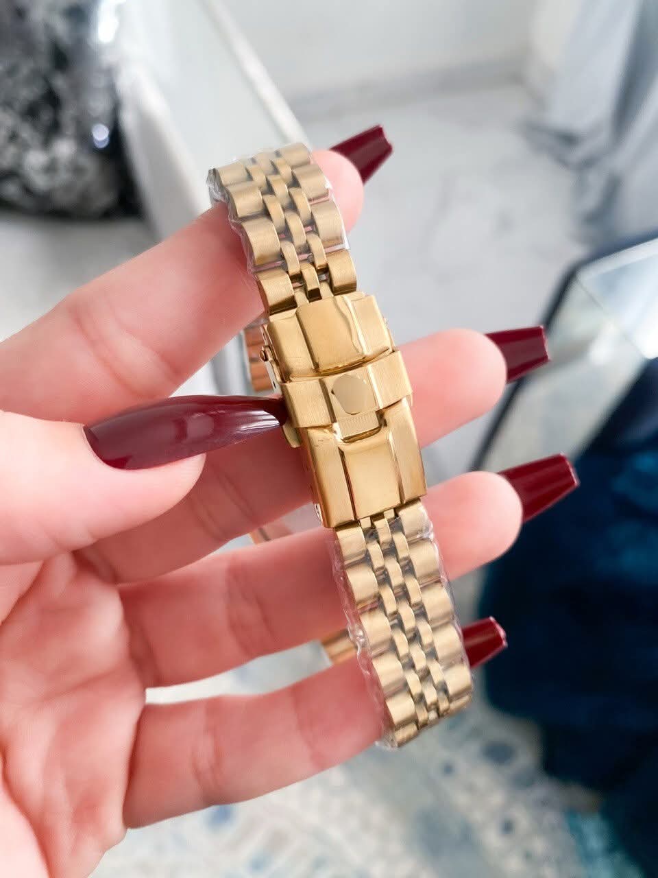 ساعة Rolex Lady Datejust Gold Watch – Black Dial with Date اطار فصوص ميناء فصوص