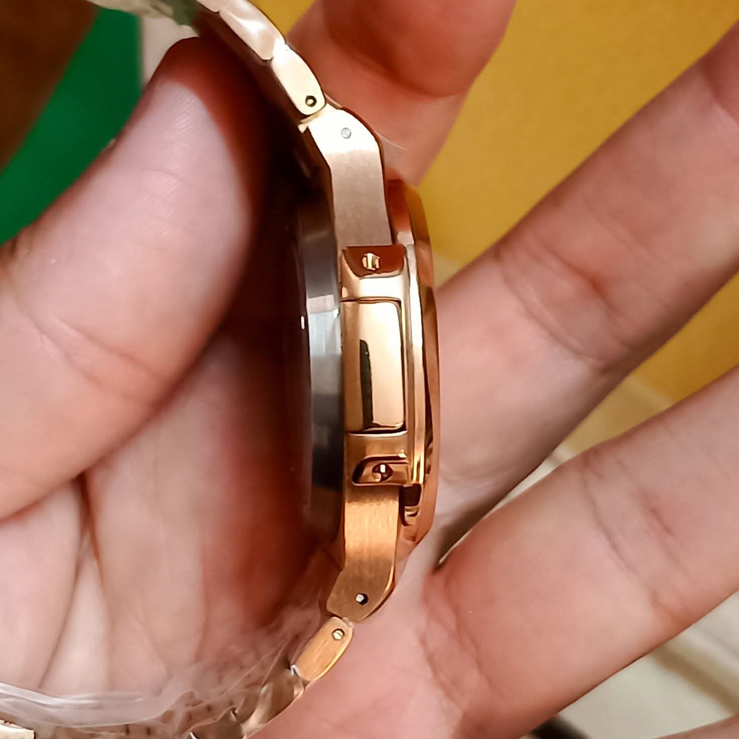 ساعة Patek Philippe Rose Gold Watch – White / Black Dial with Date