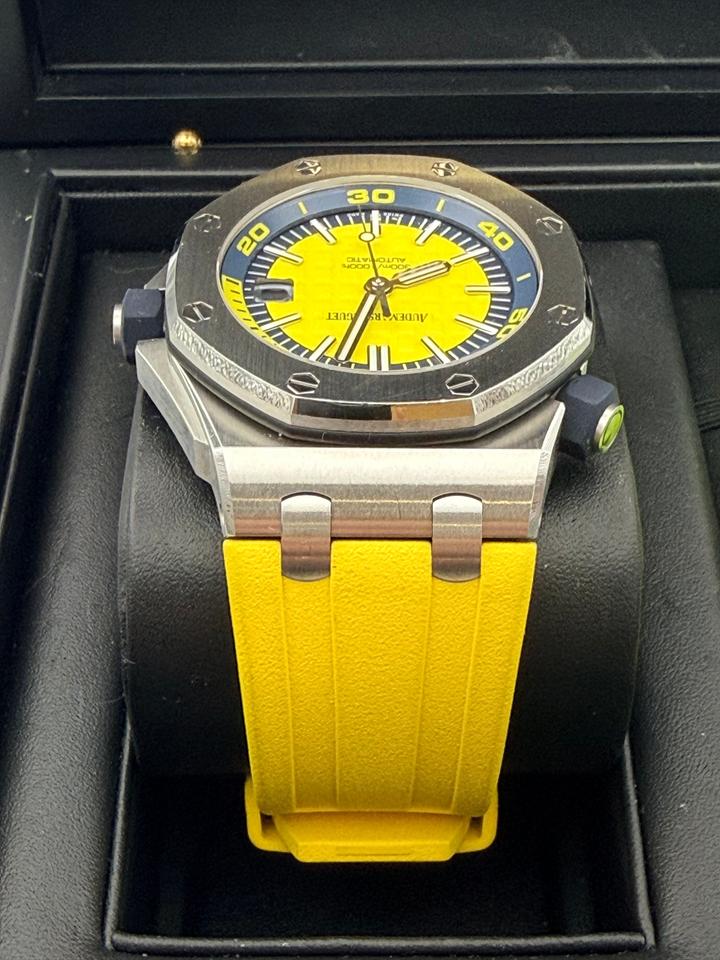 ساعة Audemars Piguet Rubber Strap Watch – Fluorescent Yellow with Date