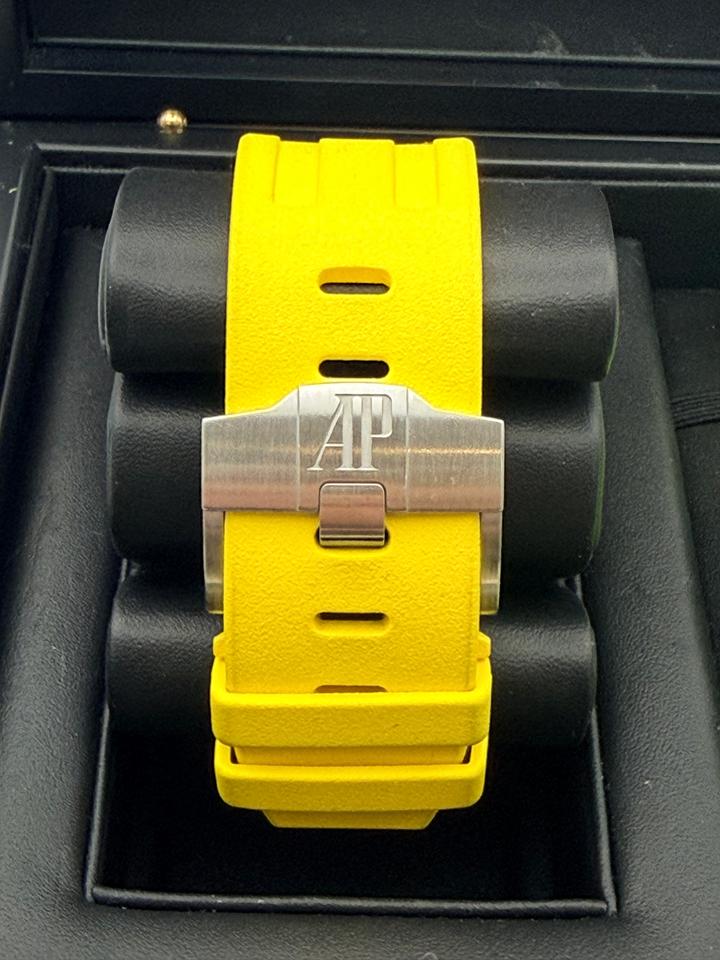 ساعة Audemars Piguet Rubber Strap Watch – Fluorescent Yellow with Date