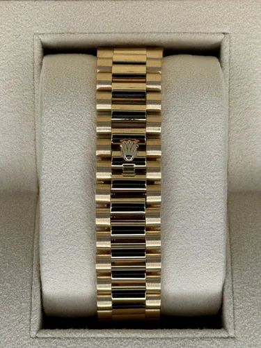 ساعة Rolex Day-Date Gold Watch – Arabic Numerals لون دهبي بالكامل 2 نتيجة ارقام عربي