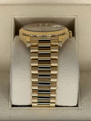 ساعة Rolex Day-Date Gold Watch – Arabic Numerals لون دهبي بالكامل 2 نتيجة ارقام عربي