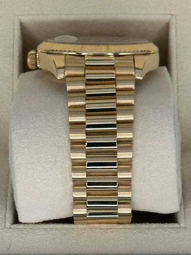 ساعة Rolex Day-Date Gold Watch – Arabic Numerals لون دهبي بالكامل 2 نتيجة ارقام عربي