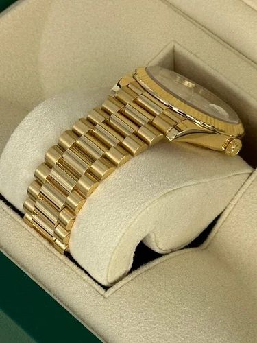 ساعة Rolex Day-Date Gold Watch – Arabic Numerals لون دهبي بالكامل 2 نتيجة ارقام عربي
