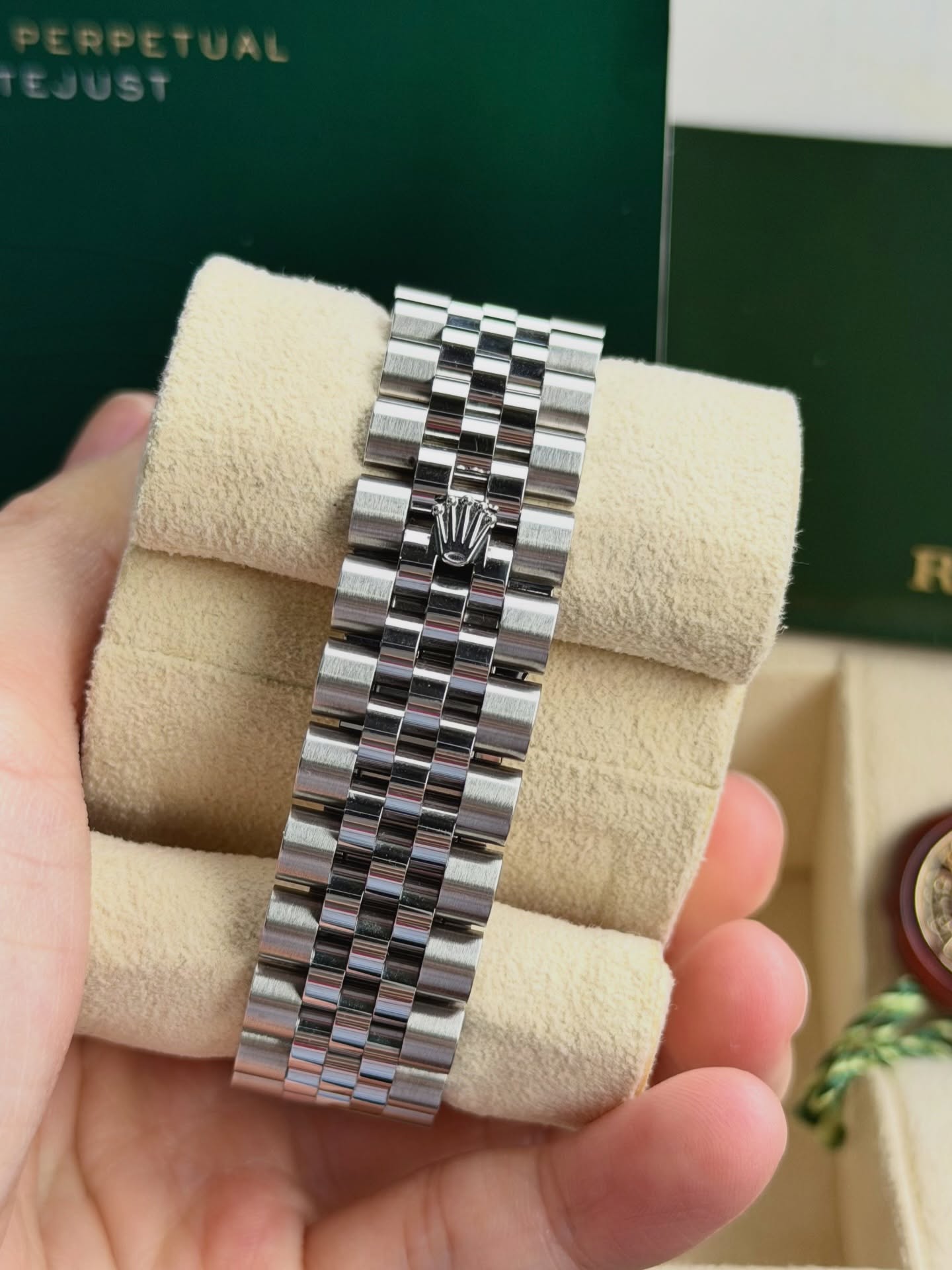 ساعة Rolex Datejust Men’s Watch شروط من الداخل سيلفر_مينا اسود وازرق واخضر وسيلفر _ ظهر شفاف