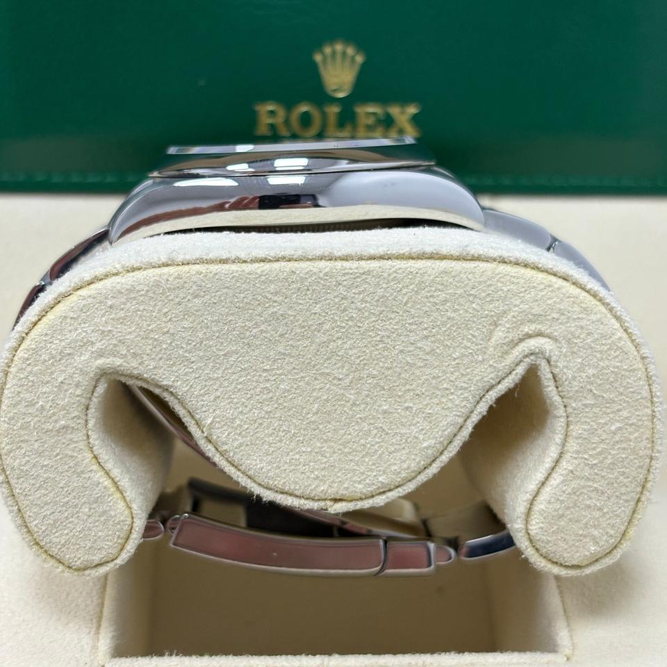 ساعة Rolex Classic لون سيلفر ميناء ابيض