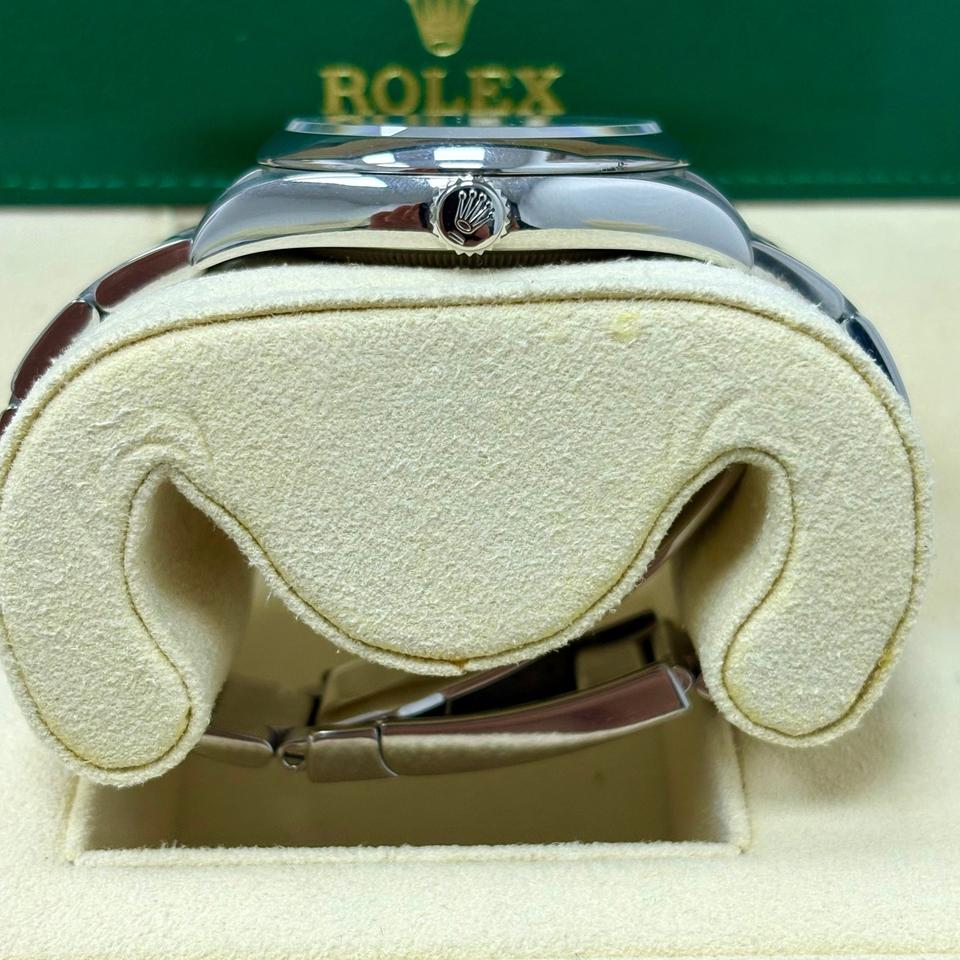 ساعة Rolex Classic لون سيلفر ميناء ابيض