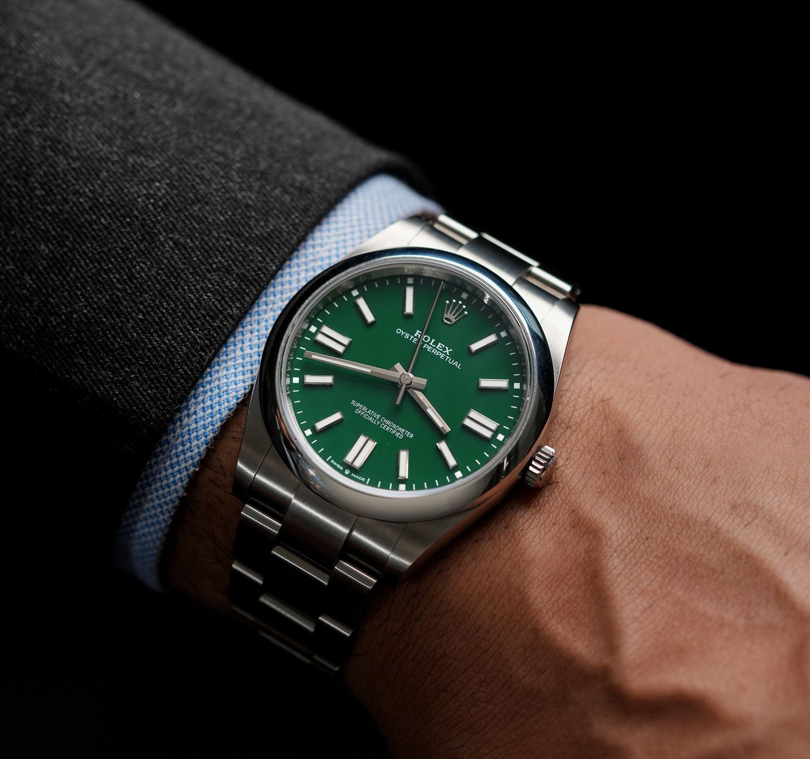 ساعة Rolex Classic لون ابيض واسود وازرق واخضر