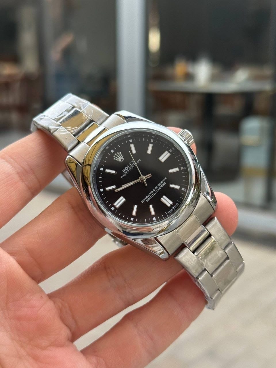 ساعة Rolex Classic لون ابيض واسود وازرق واخضر