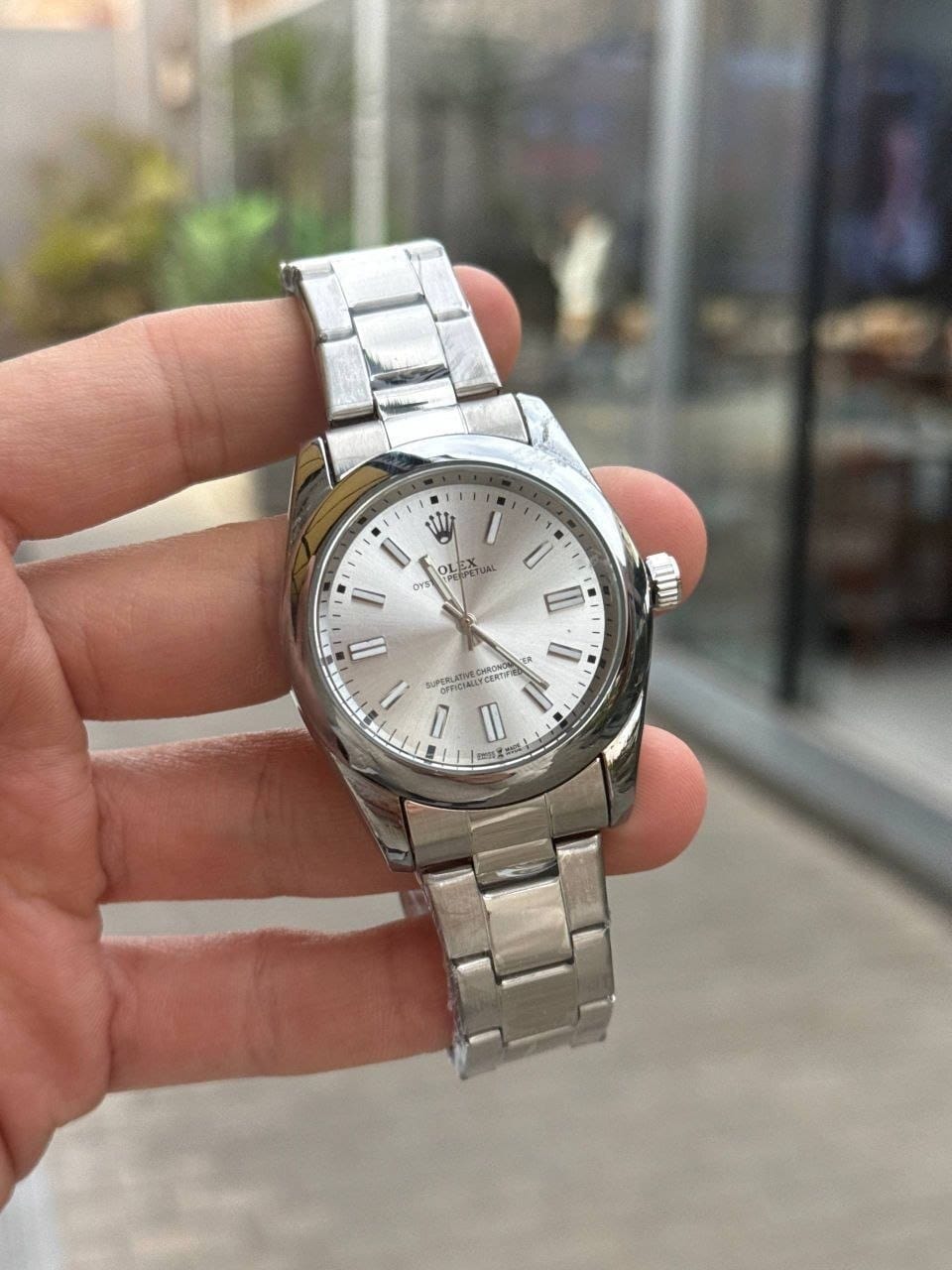 ساعة Rolex Classic لون ابيض واسود وازرق واخضر
