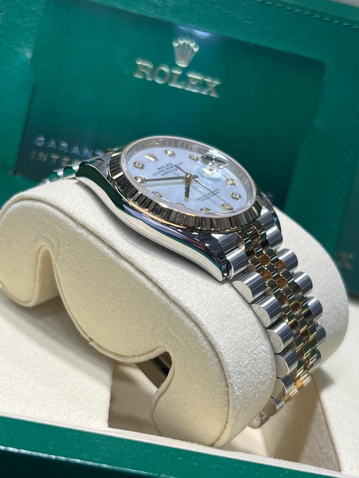 ساعة Rolex man-Datejust  اطار شروط ميناء فصوص  لون سيلفر_جولد ميناء اسود وميناء ابيض 