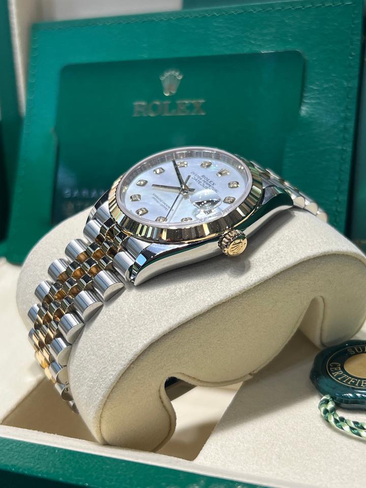 ساعة Rolex man-Datejust  اطار شروط ميناء فصوص  لون سيلفر_جولد ميناء اسود وميناء ابيض 