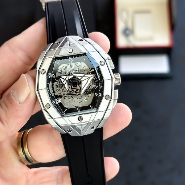 ساعة Hublot Rubber Strap Watch – Silver Dial with Date الشكل الدائري 
