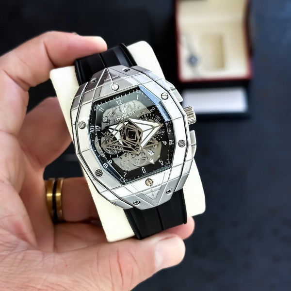 ساعة Hublot Rubber Strap Watch – Silver Dial with Date الشكل الدائري 