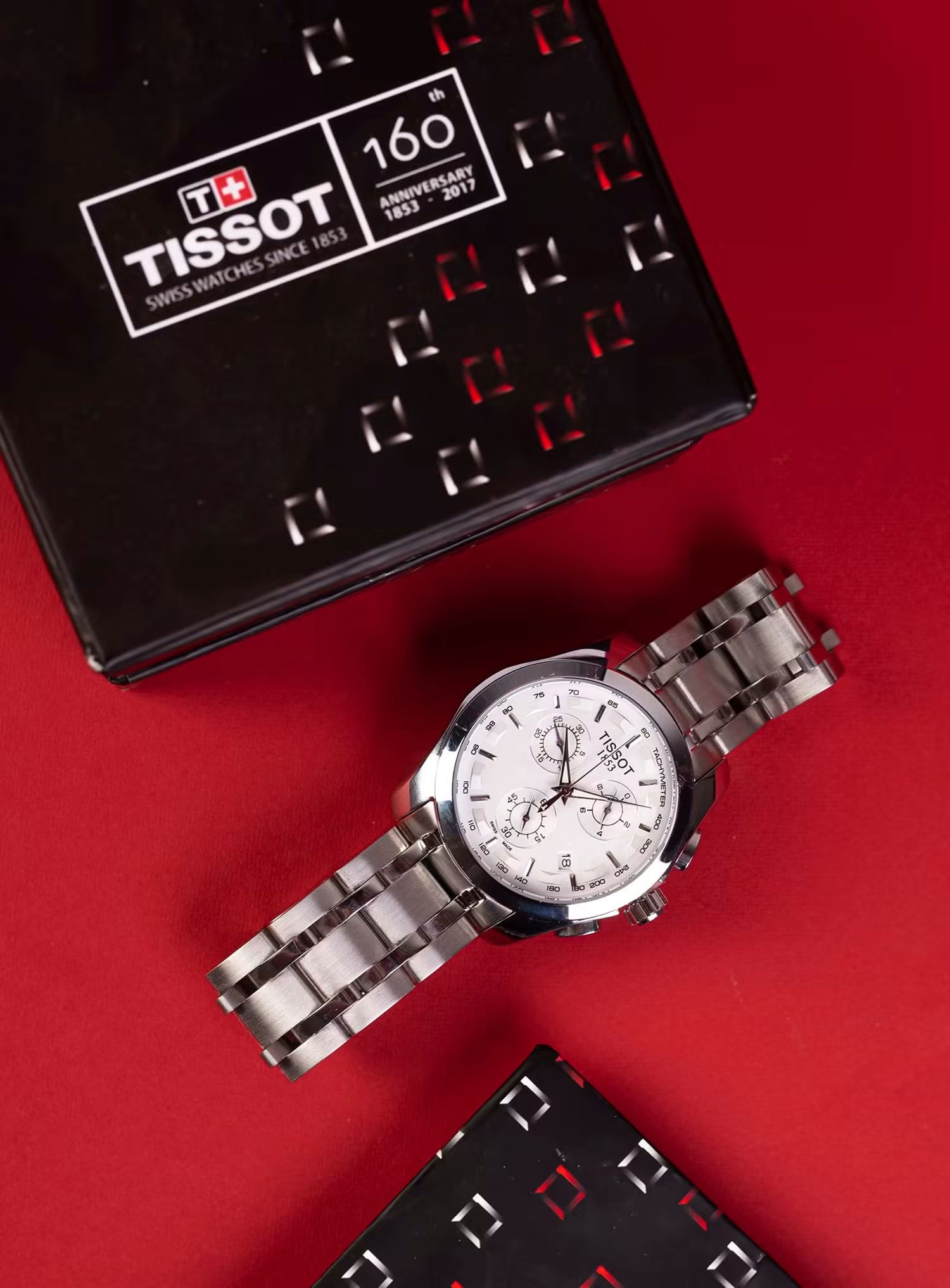 Tissot Chronograph Watch – Silver Metal Bracelet ميناء ابيض واسود