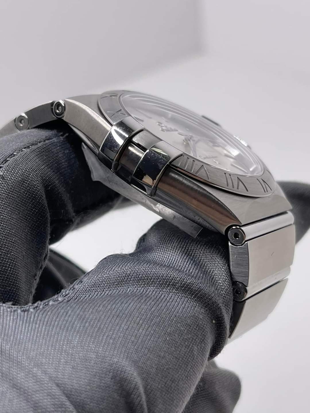 ساعة Omega Classic Vintage Watch – Silver Metal Bracelet with Date لون ميناء سيلفر واسود 