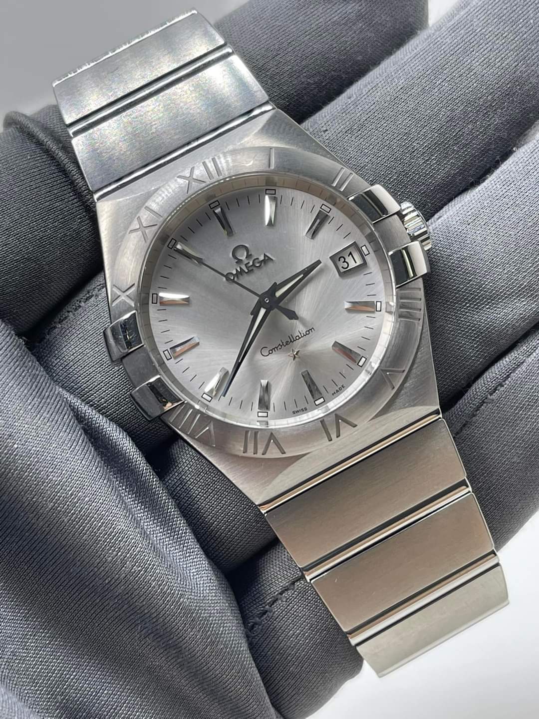ساعة Omega Classic Vintage Watch – Silver Metal Bracelet with Date لون ميناء سيلفر واسود 