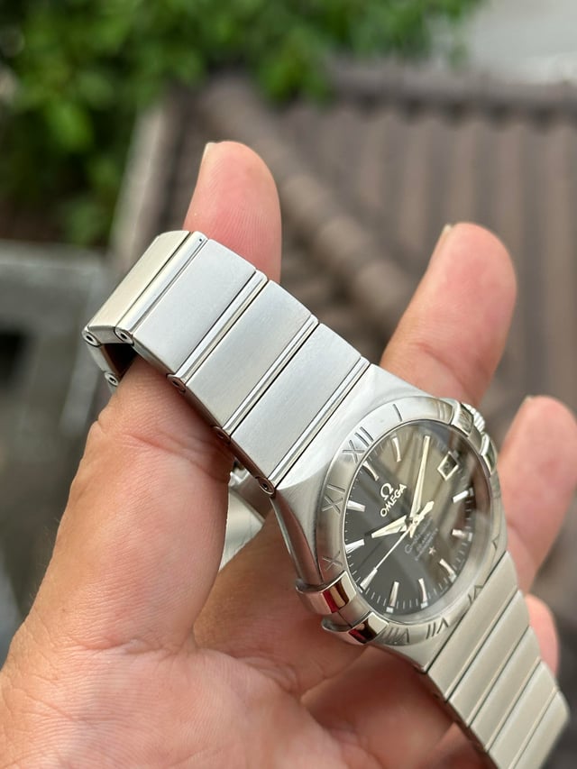 ساعة Omega Classic Vintage Watch – Silver Metal Bracelet with Date لون ميناء سيلفر واسود 