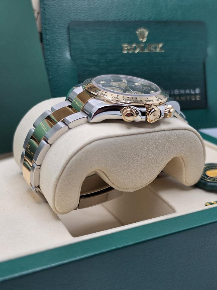 ساعة Rolex Daytona Chronograph Watch – Two-Tone Silver & Gold with Black Dial مطعم ميناء اسود